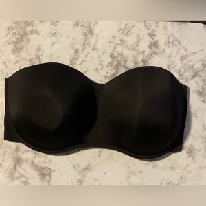 Chic Black Strapless Bra